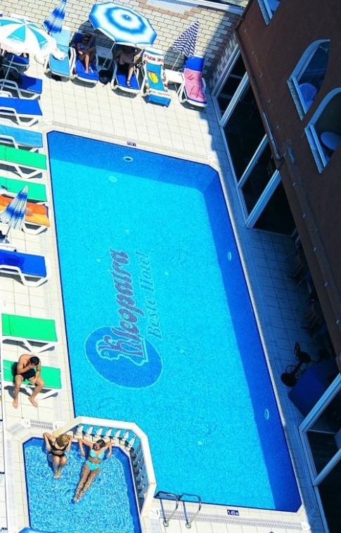 {{URUNADI}} {{URUNADI}}