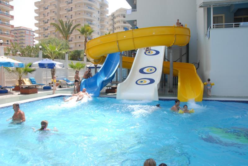 {{URUNADI}} {{URUNADI}}