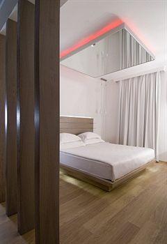 {{URUNADI}} {{URUNADI}}