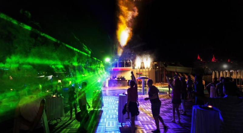 {{URUNADI}} {{URUNADI}}