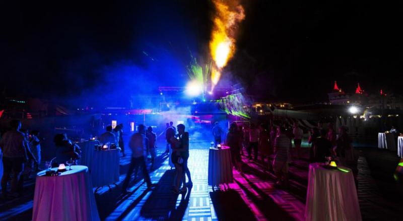 {{URUNADI}} {{URUNADI}}