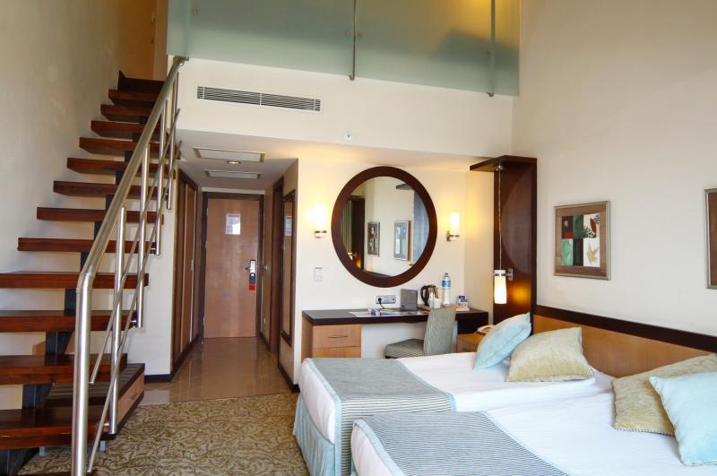 {{URUNADI}} {{URUNADI}}