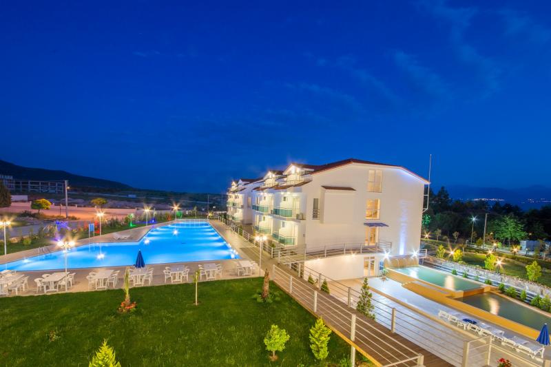 {{URUNADI}} {{URUNADI}}